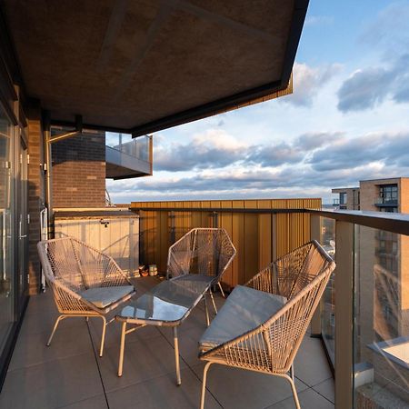 Sunset Retreat: Steps From Heathrow/Twickenham Daire Hounslow Dış mekan fotoğraf