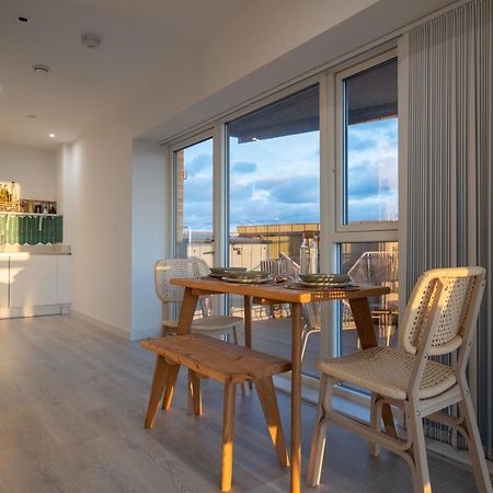 Sunset Retreat: Steps From Heathrow/Twickenham Daire Hounslow Dış mekan fotoğraf