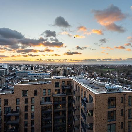 Sunset Retreat: Steps From Heathrow/Twickenham Daire Hounslow Dış mekan fotoğraf