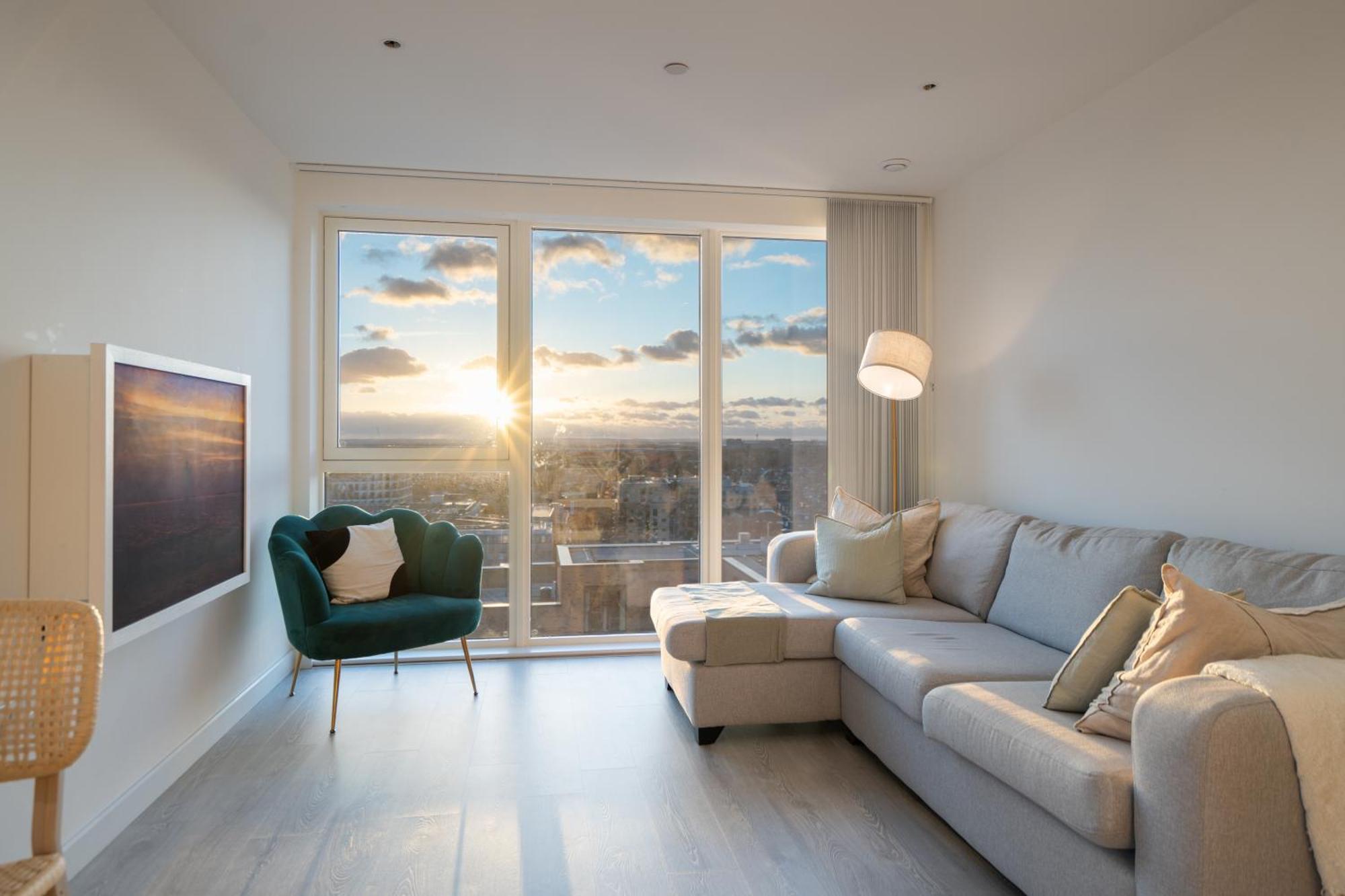 Sunset Retreat: Steps From Heathrow/Twickenham Daire Hounslow Dış mekan fotoğraf