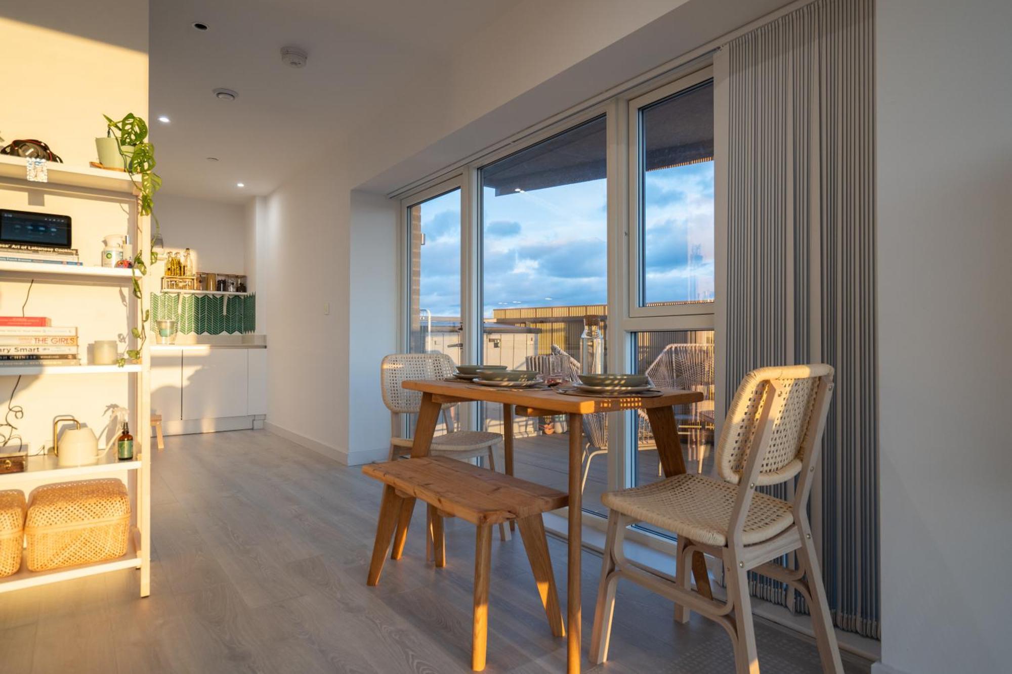 Sunset Retreat: Steps From Heathrow/Twickenham Daire Hounslow Dış mekan fotoğraf