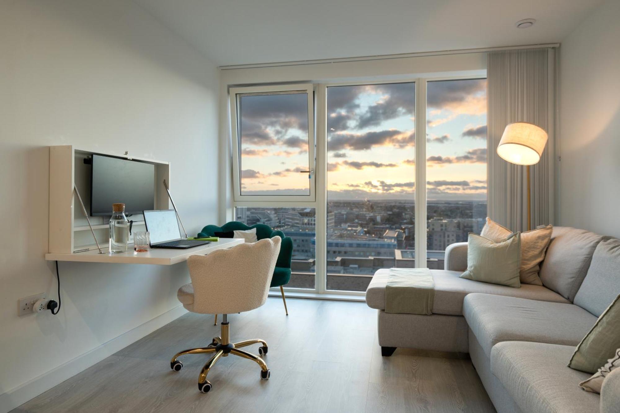 Sunset Retreat: Steps From Heathrow/Twickenham Daire Hounslow Dış mekan fotoğraf