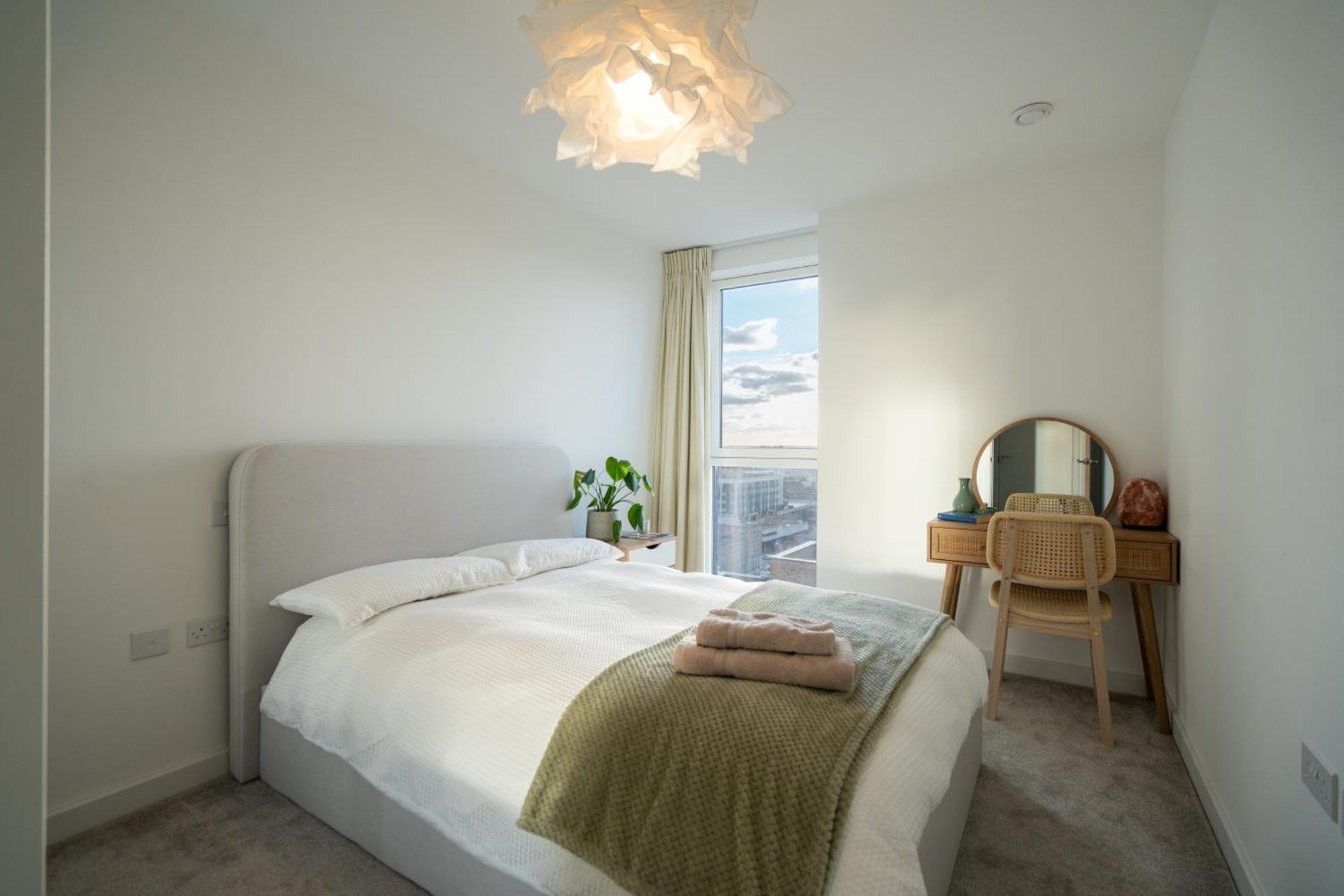 Sunset Retreat: Steps From Heathrow/Twickenham Daire Hounslow Dış mekan fotoğraf